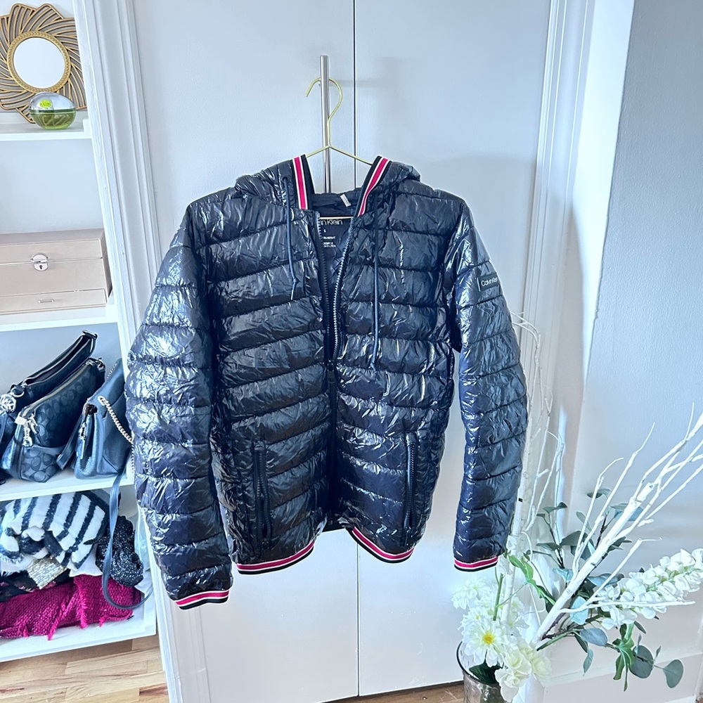 Preowned Calvin Klein Puffer black shiny jacket size S In excellent condition.